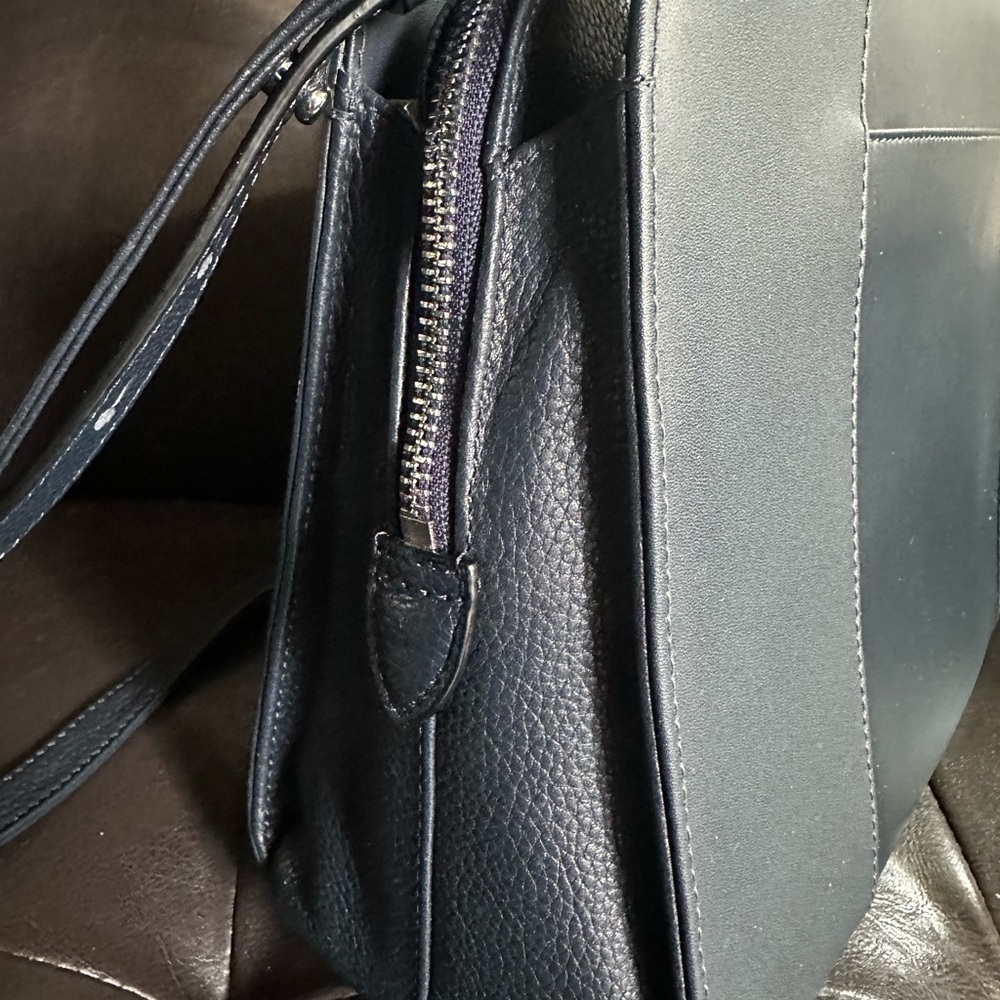 Radley London Navy Blue Handbag – Timeless Elegance - Picture 5 of 16